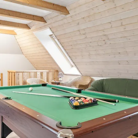3 Bedroom Lovely In Holiday home