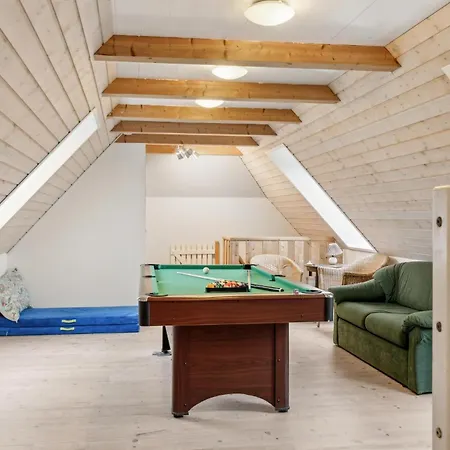 3 Bedroom Lovely In Holiday home